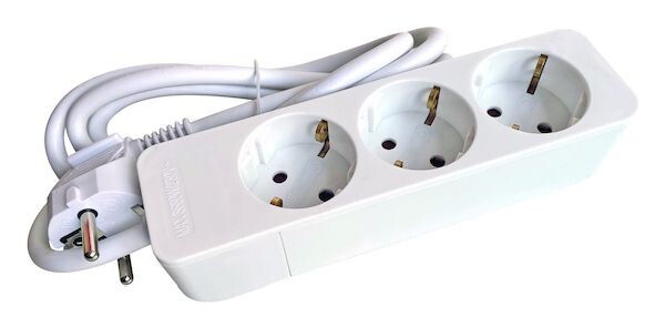 Steckdosen und Adapter