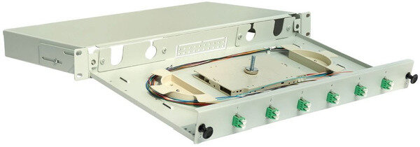 Paschke Datensysteme 19 1HE Spleissbox RAL7035 ausz. mit 12x SCd Kupplungen erikaviol. MM OM4